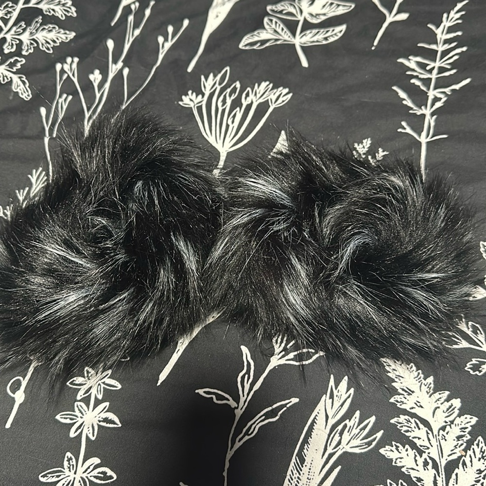 Faux fur wrist warmers
